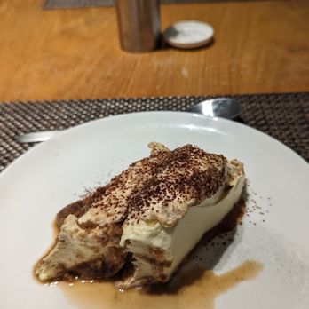 Qantas First Class Lounge - tiramisu - Airport Lounges Near Me - Los Angeles, California