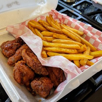 Wing House Express Pickering - Single Deal Special: Medium Buffalo Wings with Regular Fries - Chicken Wings Near Me - Pickering, Ontario Wing House Express Pickering - Single Deal Special: Medium Buffalo Wings with Regular Fries - Chicken Wings Near Me - Pickering, Ontario