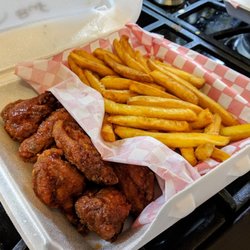 Wing House Express Pickering - Single Deal Special: Medium Buffalo Wings with Regular Fries