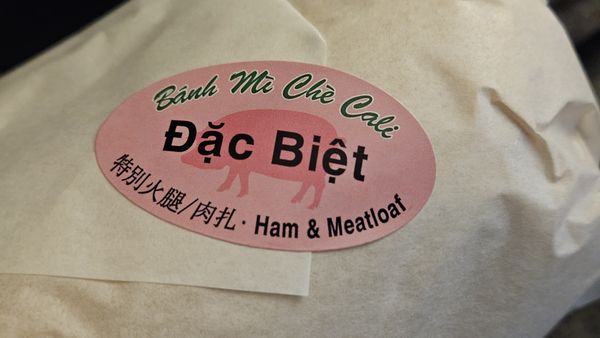 Banh Mi Che Cali by null
