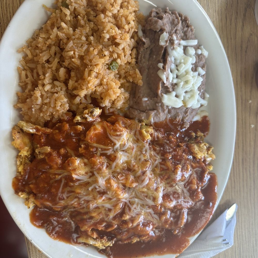 Huevos con chorizo smothered in red sauce Huevos con chorizo smothered in red sauce