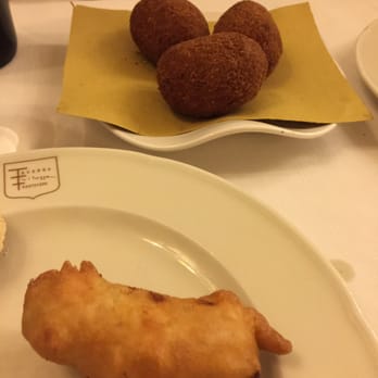 Taverna Trilussa - Suppli and Fried Zucchini flowers - Roman Near Me - Rome, RM Taverna Trilussa - Suppli and Fried Zucchini flowers - Roman Near Me - Rome, RM