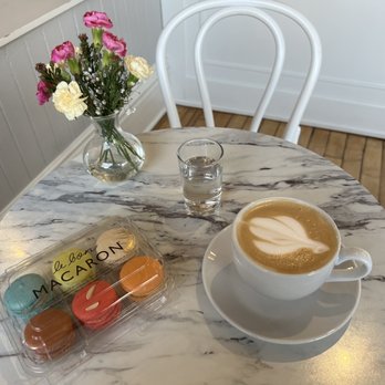 Le Bon Macaron - Honey almond latte - Macarons Near Me - Grand Rapids, Michigan