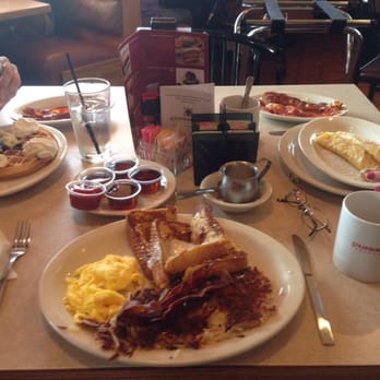 Strawberry Fields Restaurant - Diners Near Me - Chesterfield, Michigan