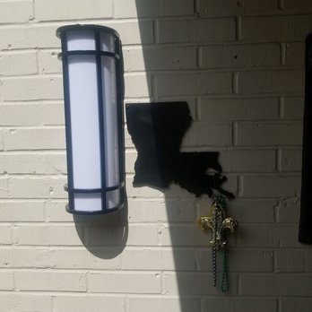 Carver Services and Tech - Front porch light with photocell (dust till dawn switch) - Electricians Near Me - Denham Springs, Louisiana Carver Services and Tech - Front porch light with photocell (dust till dawn switch) - Electricians Near Me - Denham Springs, Louisiana