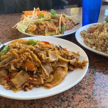 Tantawan Thai Kitchen - Flaming Drunken Noodle with chicken, Pad Thai - Thai Near Me - Rosemead, California Tantawan Thai Kitchen - Flaming Drunken Noodle with chicken, Pad Thai - Thai Near Me - Rosemead, California