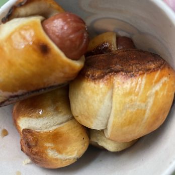 Auntie Anne's - Mini Dogs Bucket Snack Pack - Pretzels Near Me - Fairfield, California