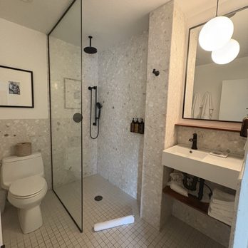 The Pearl Hotel - Bathroom - San Diego, CA