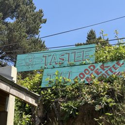 Tastee Tiki logo