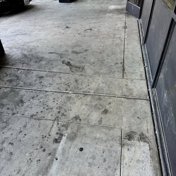 Circle K - Stained sidewalk - Gas Stations Near Me - Selma, California