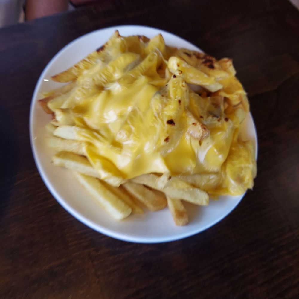Runway Diner - Cheese Fries - Diners Near Me - South Hackensack, New Jersey