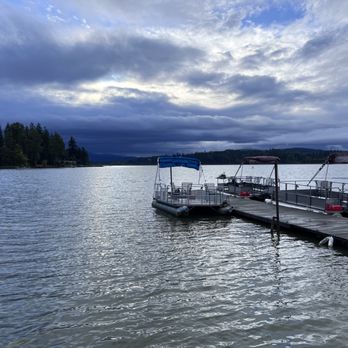 Silver Lake Resort - Some of the Pontoons that are available to be rented while you explore Silverlake with your family. - Hotels Near Me - Silverlake, Washington Silver Lake Resort - Some of the Pontoons that are available to be rented while you explore Silverlake with your family. - Hotels Near Me - Silverlake, Washington