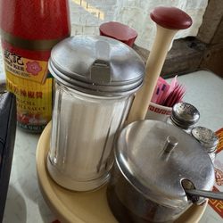 Hong Kong Restaurant - Clean Table and Condiments