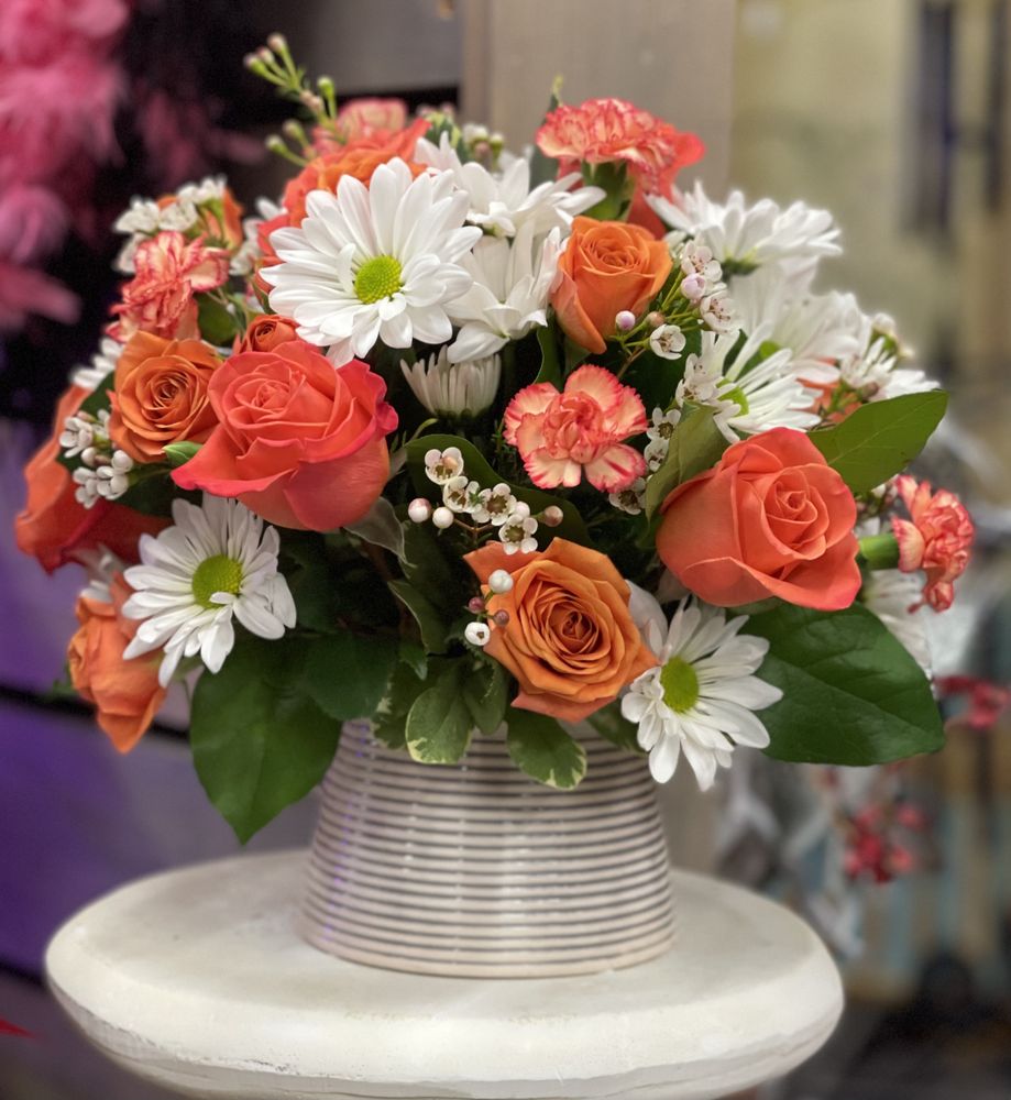 RAINDROPS N ROSES 65 Photos 530 E Broadway St, Shelbyville, Indiana