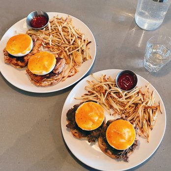 Té - Bulgogi Benny and Kimchi Pork Belly Benny - Asian Fusion Near Me - Toronto, Ontario