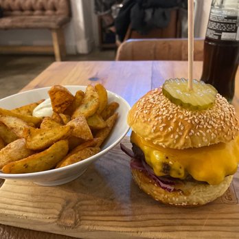 Atalho Real - Hamburger and fries - Burgers Near Me - Lisbon, 11