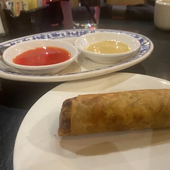Chinatown North - Vegetable Egg Roll with dipping sauces - Chinese Near Me - Austin, Texas