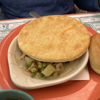 Lincoln Diner - Turkey pot pie. Nice crust but could use some more sauce. - American Near Me - Lincoln, New Hampshire