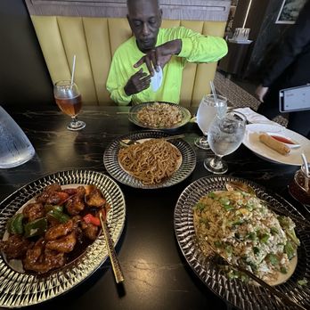 Lao Sze Chuan - Spice General tso chicken, vegetable fried rice and plain lo mein - Chinese Near Me - Memphis, Tennessee