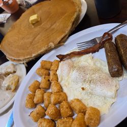 Dee's Diner - Dee's Rise n Shine... I failed to finish the pancake =/