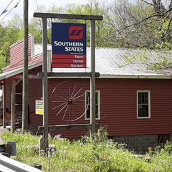 J & J Hardware - J & J's feed store
