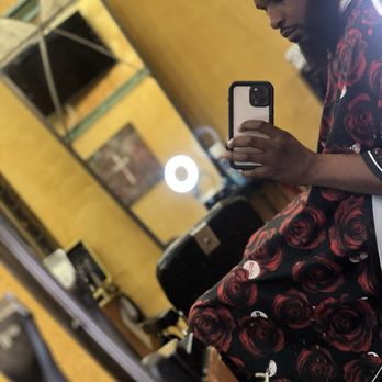 Rashad - Tangles and Locks Barbershop - That blend - Barbers Near Me - Altadena, California Rashad - Tangles and Locks Barbershop - That blend - Barbers Near Me - Altadena, California