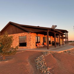 Doves Rest Cabins - House at sunrise