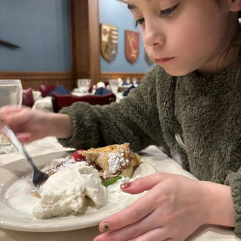 Mader's - Strudel - German Near Me - Milwaukee, Wisconsin