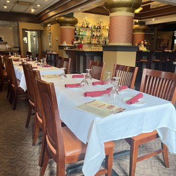 Chicago Curry House - Bar area and restaurant - Indian Near Me - Chicago, Illinois
