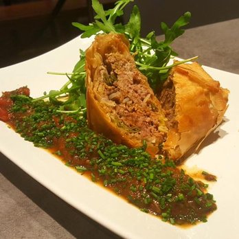 Health Kitchen - Sojasprossen-Fleischstrudel auf Paradeiser-Kräuter-Coulis - International Near Me - Vienna, 9 Health Kitchen - Sojasprossen-Fleischstrudel auf Paradeiser-Kräuter-Coulis - International Near Me - Vienna, 9