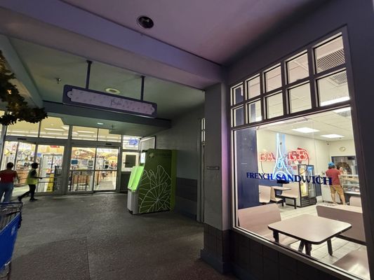 Ba-Le Sandwich Shop by null