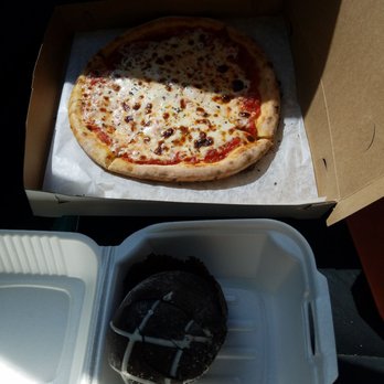 Apizza Di Napoli - 8 personal pizza with Spumoni Bomba - Pizza Near Me - Aiken, South Carolina
