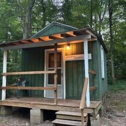 Pinch Pond Campground - Outside cabin