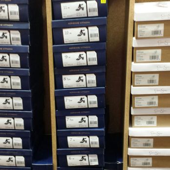 DSW Designer Shoe Warehouse - Shoe Stores Near Me - Toronto, Ontario