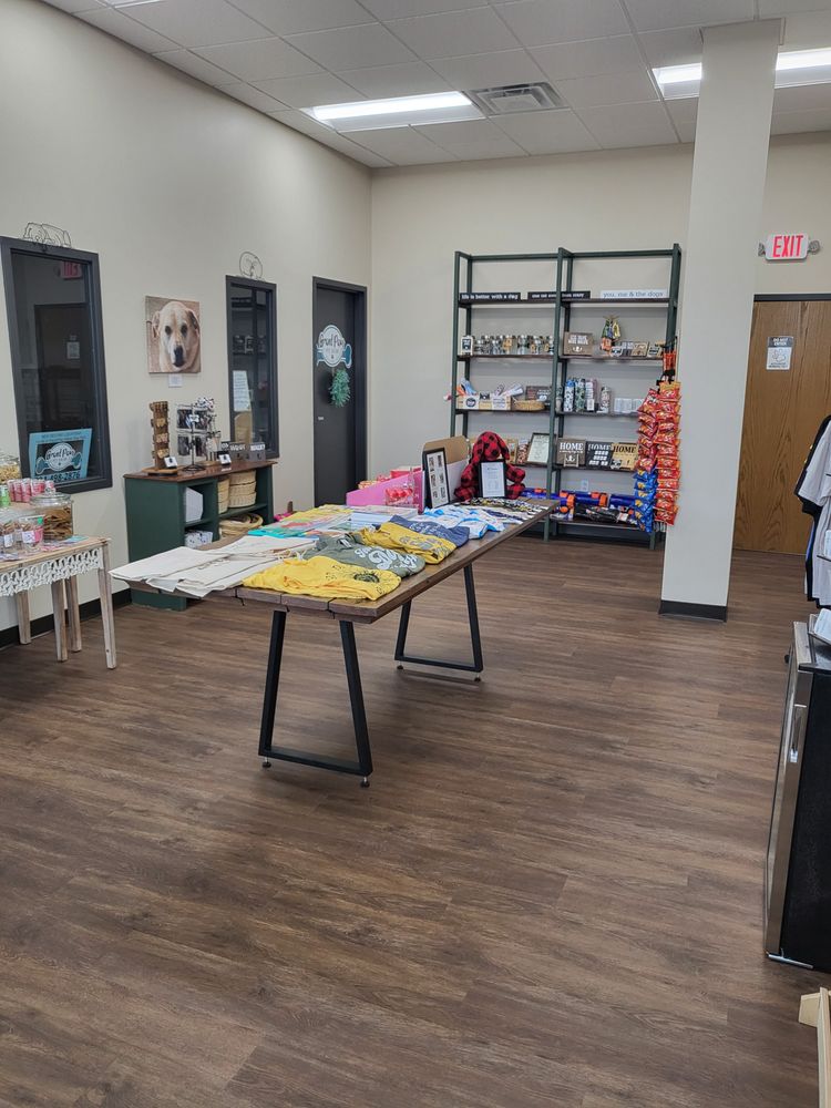 Stay And Play Indoor Dog Park Logo