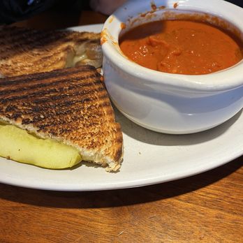 Barkeaters Restaurant - Grilled cheese with tomato soup. - American Near Me - Shelburne, Vermont