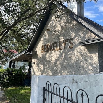 Berkeley’s - Outside - Bars Near Me - Charleston, South Carolina