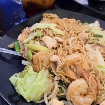 Thai Thani Cuisine - Chow Mein chicken and shrimp - Thai Near Me - Chino, California Thai Thani Cuisine - Chow Mein chicken and shrimp - Thai Near Me - Chino, California