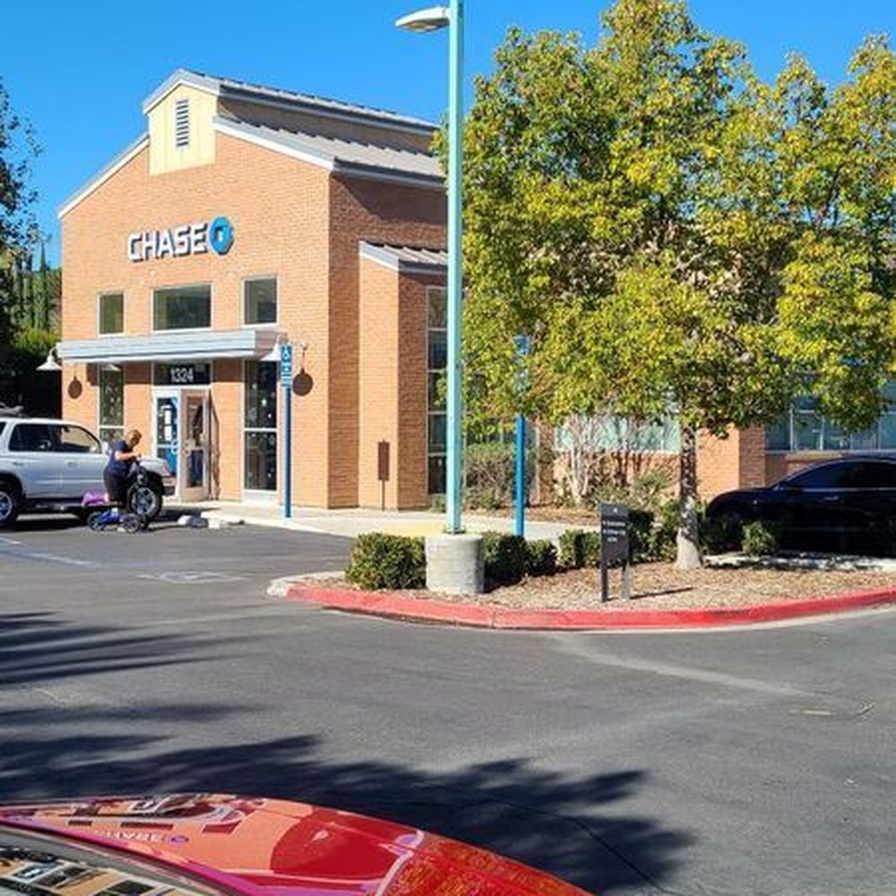 Centre Court - Chase - Shopping Centers Near Me - Simi Valley, California Centre Court - Chase - Shopping Centers Near Me - Simi Valley, California