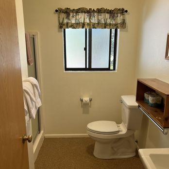 Rock Creek Lakes Resort - bathroom - Hotels Near Me - Bishop, California