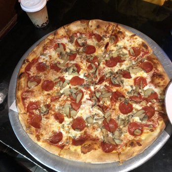 Front Street Pizza - Large pepperoni and mushrooms - Pizza Near Me - Brooklyn, New York