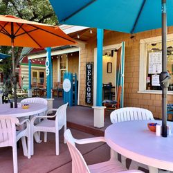Brunch Broth & Bloom - Outdoor Ambiance