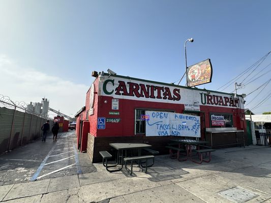 Carnitas Uruapan by null