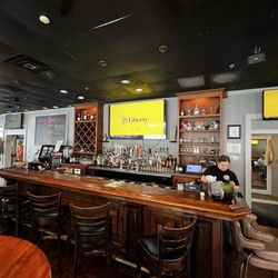 Madison Chop House Grill - Indoor bar area