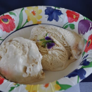 Red Hill Ranch - Ice cream from the nearby Straus Family Creamery was served at Red Hill Ranch. - Fruits & Veggies Near Me - Petaluma, California