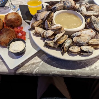 Seaport Grille - Clams n crab cakes - Seafood Near Me - Gloucester, Massachusetts Seaport Grille - Clams n crab cakes - Seafood Near Me - Gloucester, Massachusetts