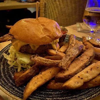 Sweetwater - Wagyu burger - Gastropubs Near Me - Boynton Beach, Florida