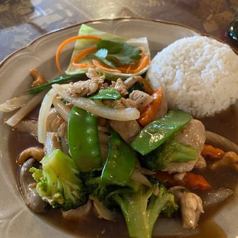 Bangkok Thai - Deluxe Cashew Chicken - Thai Near Me - Beverly Hills, Florida Bangkok Thai - Deluxe Cashew Chicken - Thai Near Me - Beverly Hills, Florida