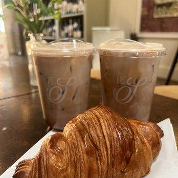 Le Shop - Iced Mochas and Butter Croissant - Coffee & Tea Near Me - Sarasota, Florida Le Shop - Iced Mochas and Butter Croissant - Coffee & Tea Near Me - Sarasota, Florida