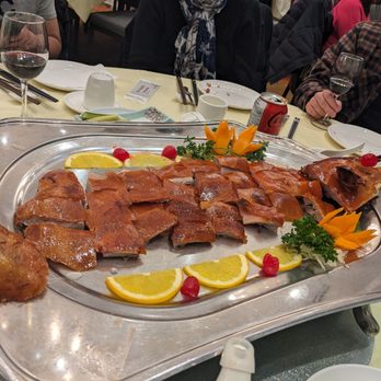 New Mandarin Seafood Restaurant - Suckling Pig - Dim Sum Near Me - Vancouver, British Columbia